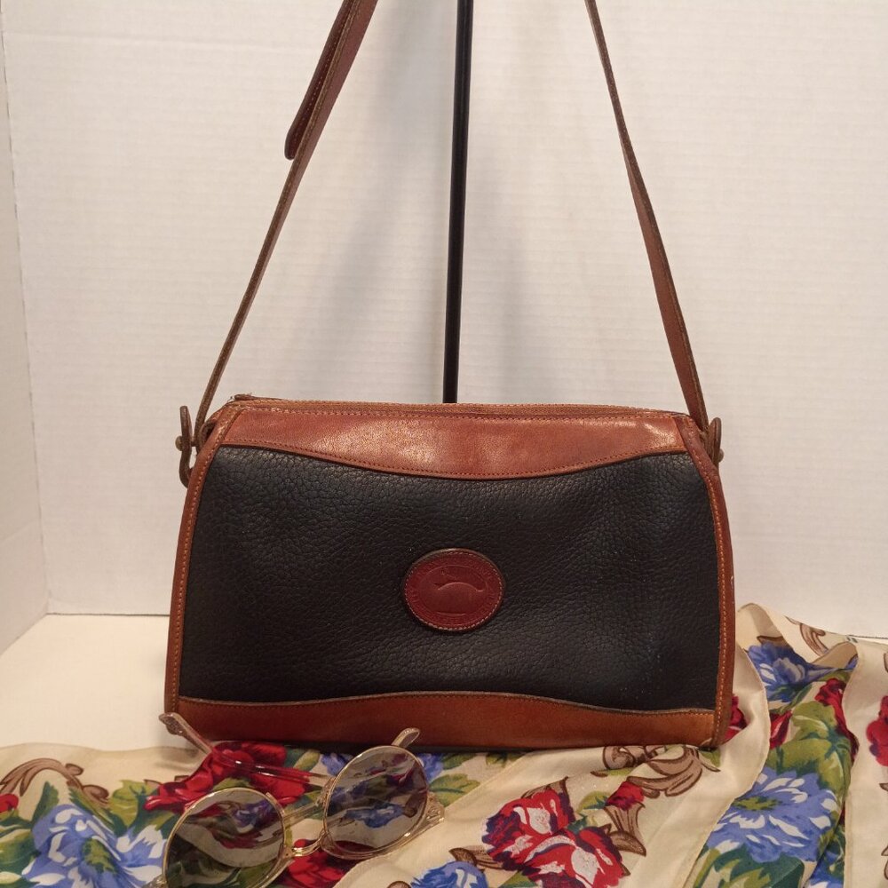 Vintage DOONEY & BOURKE Classic Zip-Top All Weather Crossbody Bag Navy Blue-Tan